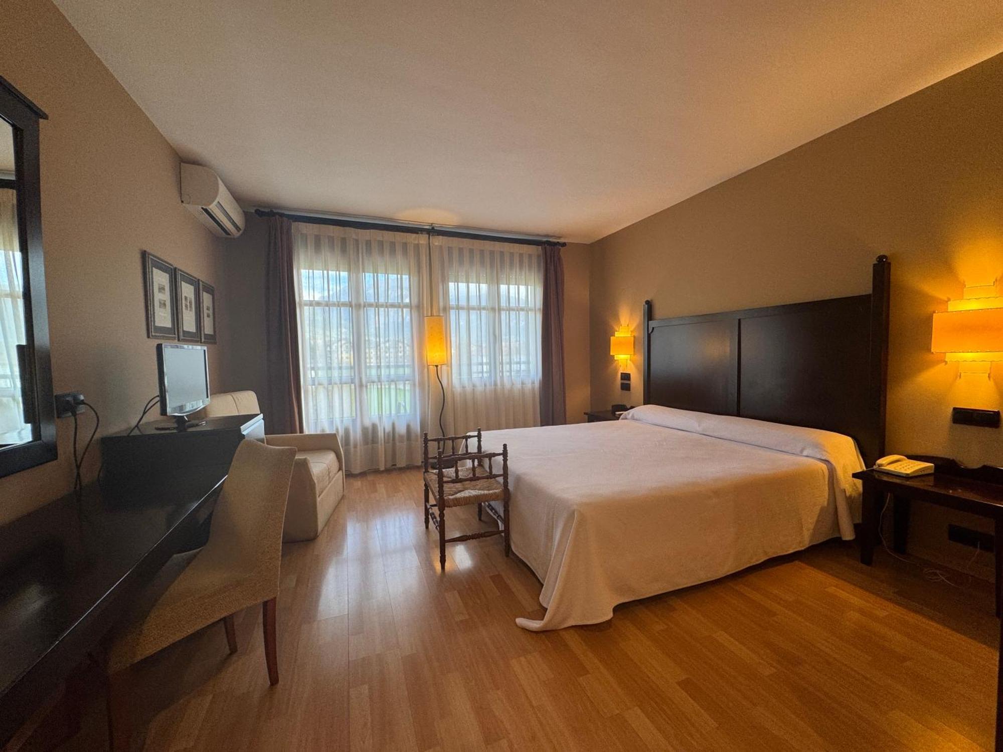 Hotel Cotiella Кампо Екстер'єр фото