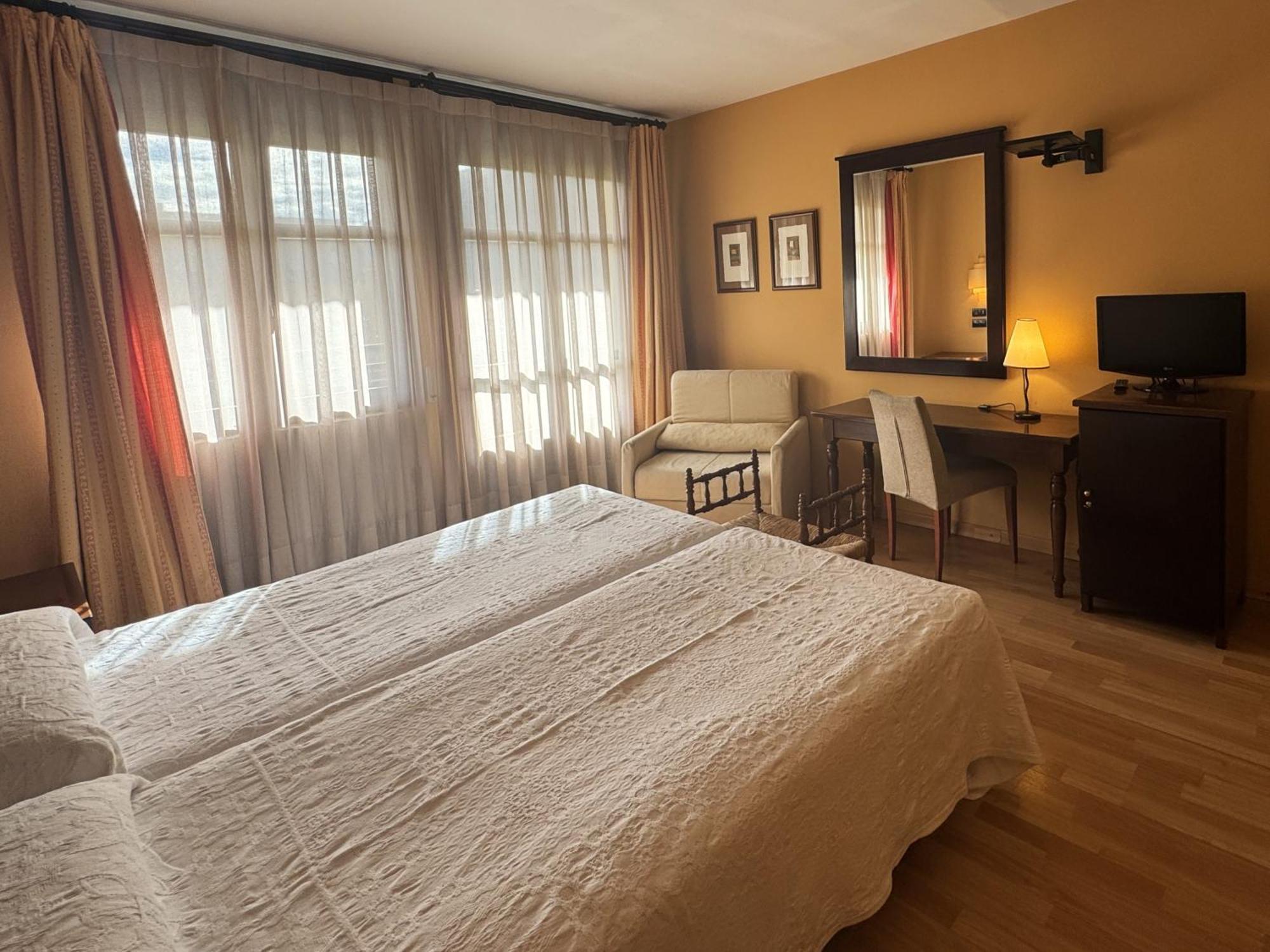 Hotel Cotiella Кампо Екстер'єр фото