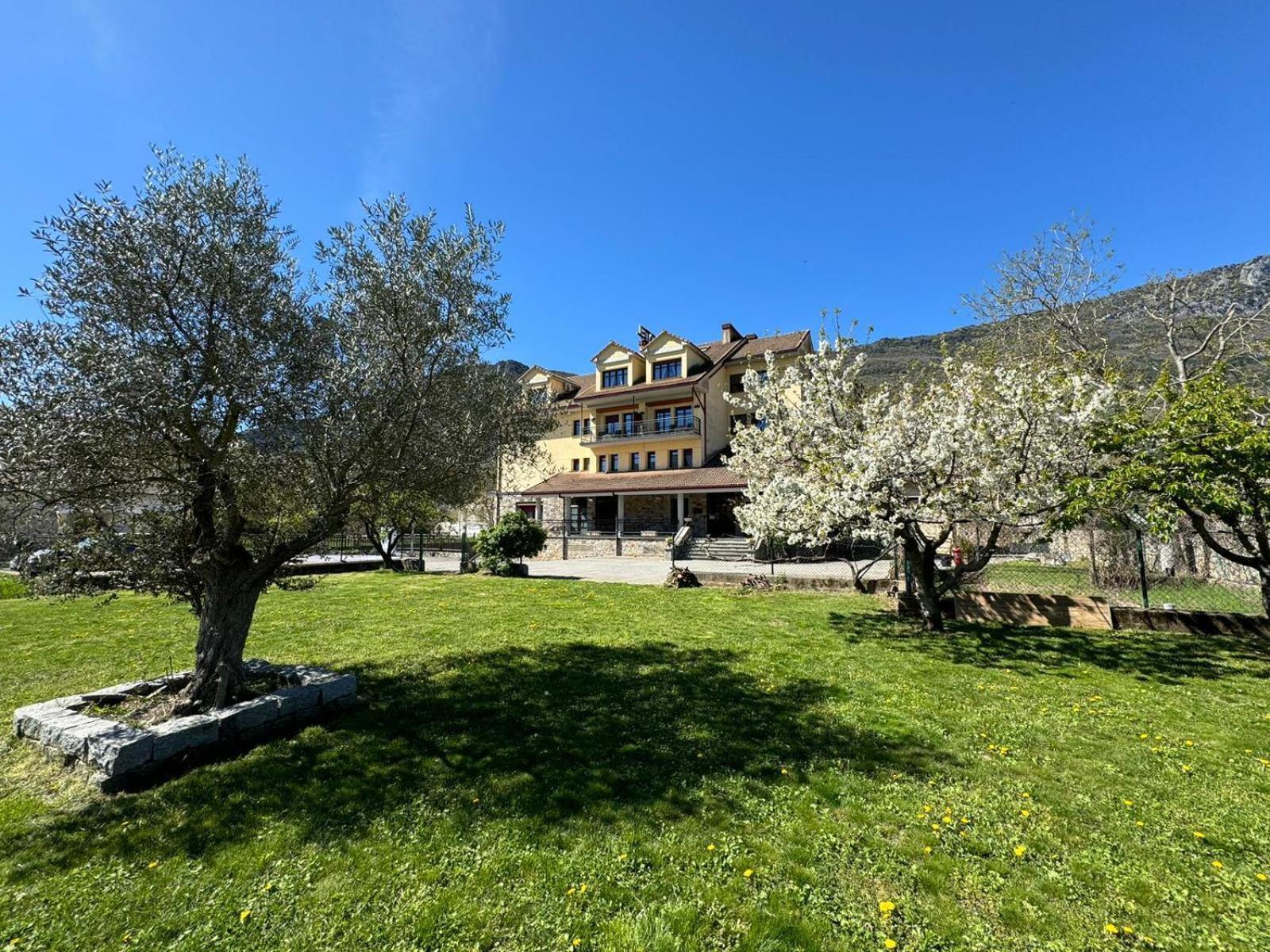 Hotel Cotiella Кампо Екстер'єр фото